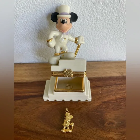 Lenox Disney Mickey 75th Anniversary - Picture 5 of 7